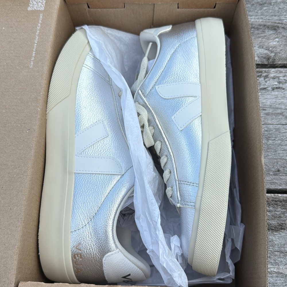 Veja Silver Metallic Low-Top Sneakers - Picture 9 of 10